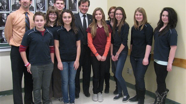Bertrand St-Arnaud rencontre le parlement étudiant de l'école secondaire de Chambly